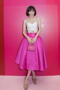 Chunky 'Brick' Shoes: The Bold Footwear Trend Vietnamese Stars Are Loving - image 8
