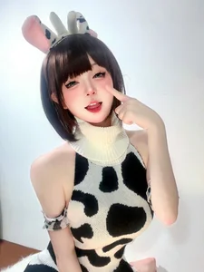 Adorable and Energetic Cow-Themed Cosplay Fashion Gallery - image 17