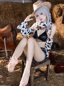 Adorable and Energetic Cow-Themed Cosplay Fashion Gallery - image 32