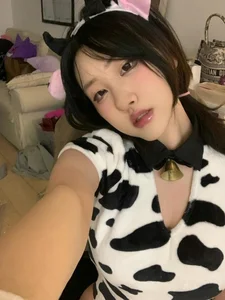 Adorable and Energetic Cow-Themed Cosplay Fashion Gallery - image 23