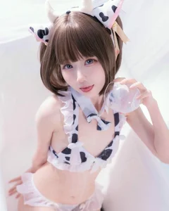 Adorable and Energetic Cow-Themed Cosplay Fashion Gallery - image 10