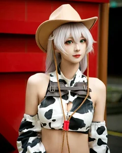 Adorable and Energetic Cow-Themed Cosplay Fashion Gallery - image 3