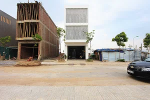 Innovative West-Facing House Design with Hollow Brick Facade - image 7