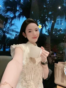 Meet Quang Hai's Stunning Fiancée Chu Thanh Huyen: The Hot Girl Captivating Vietnamese Football Fans - image 6