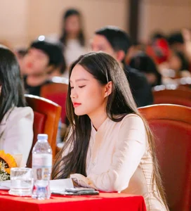 Doan Van Hau Shares Heartwarming Throwback Photos of Doan Hai My - image 6