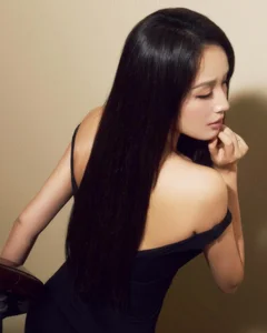 Miss Vietnam Mai Phuong Thuy Captivates Fans with Stunning Elegant Visuals - image 2