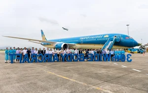 Inside the Arrival of the World's Largest Aircraft at Noi Bai International Airport - image 10