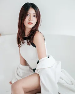 Newze Chic: The Stunning Thai Model Captivating Instagram Audiences - image 44