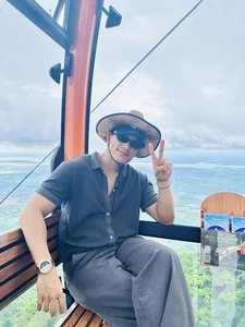 Vietnamese Stars Shine: Truong Quynh Anh's Princess Look and Bao Anh's Motherhood Journey - image 0