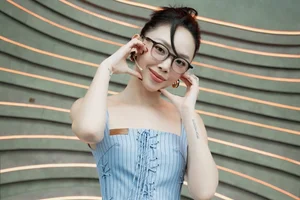 Vietnamese Singer Toc Tien Shares Her Ice Bath Routine for Health and Youthful Beauty - image 2