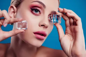 Vietnamese Singer Toc Tien Shares Her Ice Bath Routine for Health and Youthful Beauty - image 3