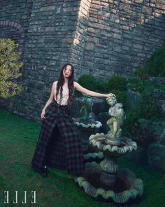 BLACKPINK Rosé Teases New Music While Jisoo Stuns with Angelic Visuals - image 1