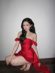 Ngoc Trinh Shares Secret Beauty Routine for Radiant Skin and Slim Waist - image 1