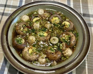 Pham Anh Khoa's Wife Praised for Delicious Cooking as Husband Shows Off Culinary Skills - image 2