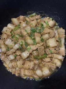 Pham Anh Khoa's Wife Praised for Delicious Cooking as Husband Shows Off Culinary Skills - image 8