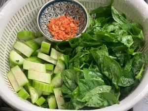 Pham Anh Khoa's Wife Praised for Delicious Cooking as Husband Shows Off Culinary Skills - image 5
