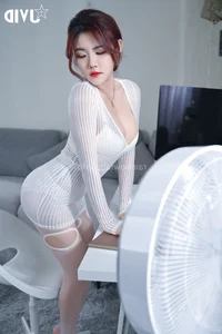Model Fei Jue Na Showcases Sophisticated Office Style in New Photo Gallery - image 12