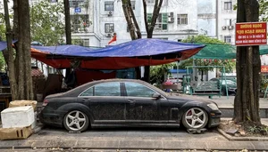 The Mystery of the Abandoned Mercedes: A Decade on a Hanoi Sidewalk - image 0