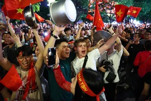 Tens of Thousands Flood the Streets as Vietnam Celebrates Historic Football Championship - image 19