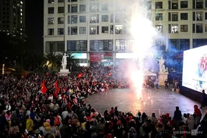 Tens of Thousands Flood the Streets as Vietnam Celebrates Historic Football Championship - image 23
