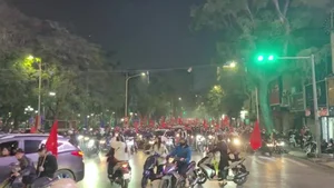 Tens of Thousands Flood the Streets as Vietnam Celebrates Historic Football Championship - image 16