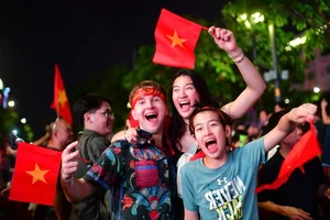 Tens of Thousands Flood the Streets as Vietnam Celebrates Historic Football Championship - image 11