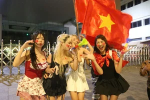 Tens of Thousands Flood the Streets as Vietnam Celebrates Historic Football Championship - image 6