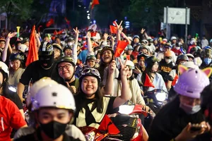 Tens of Thousands Flood the Streets as Vietnam Celebrates Historic Football Championship - image 8