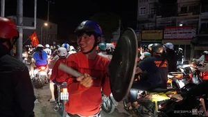 Tens of Thousands Flood the Streets as Vietnam Celebrates Historic Football Championship - image 14