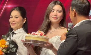 Quyen Linh's Daughters Steal the Spotlight at Star-Studded Entertainment Event - image 7