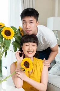 Vietnamese Celebrities Van Dung and Dan Truong Celebrate Milestones - image 3