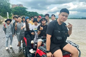 Vietnamese Celebrities Van Dung and Dan Truong Celebrate Milestones - image 6