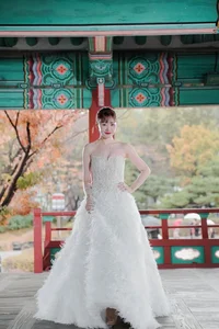 Hari Won Shines Solo on the Runway in Korea, Stunning in Strapless Gown - image 0