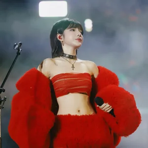 Vietnamese Star LyLy Wows Fans with Bold Stage Performance Design - image 2