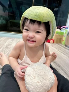 Khanh Thi's Daughter Charms Social Media with Adorable Doll-Like Northern Bling Style - image 4