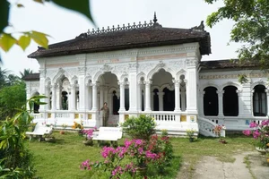 Exploring a Historic 200-Year-Old House in the Mekong Delta - image 8