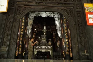 Exploring a Historic 200-Year-Old House in the Mekong Delta - image 1