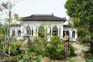 Exploring a Historic 200-Year-Old House in the Mekong Delta - image 10