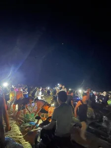 Thousands of Fish Wash Ashore in Quang Ninh After Typhoon Yagi - image 6