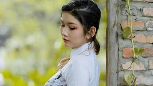 Collection of Beautiful and Pure Vietnamese Girls Celebrating Natural Beauty - image 7
