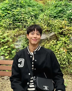 Park Bo Gum: The Multi-Talented Artist Captivating Global Audiences - image 5