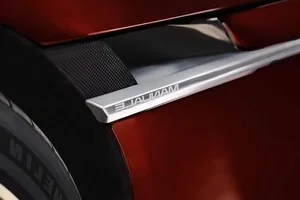 Ferrari 12Cilindri Manuale: The Ultimate Manual Supercar Worth Over $700k Launches - image 3