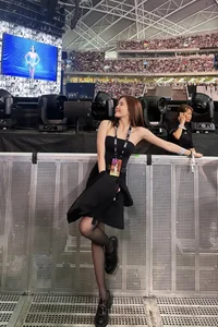 Vietnamese Celebrities Join the Fever at Taylor Swift’s The Eras Tour in Singapore - image 2