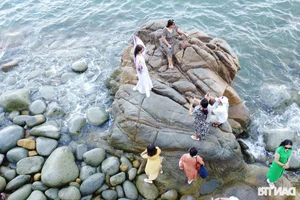 Queen's Beach: The Giant Egg-Shaped Stone Beach in Quy Nhon - image 9