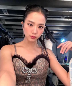 Blackpink Jisoo Hair Style Choices for Her Historic Vietnam Concert - image 2