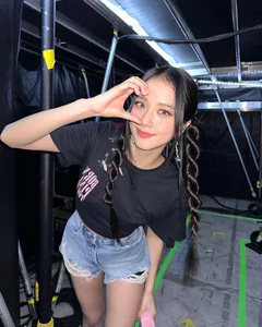 Blackpink Jisoo Hair Style Choices for Her Historic Vietnam Concert - image 0