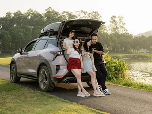 Hong Dang Returns to Showbiz: A Heartwarming Reunion with Lan Phuong and Hong Diem - image 2