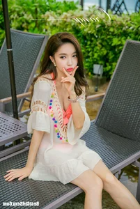 Stunning Park Soo Yeon Bikini Photo Gallery: Fashion and Beauty Inspiration - image 7