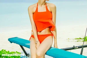 Stunning Park Soo Yeon Bikini Photo Gallery: Fashion and Beauty Inspiration - image 21