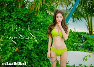 Stunning Park Soo Yeon Bikini Photo Gallery: Fashion and Beauty Inspiration - image 4